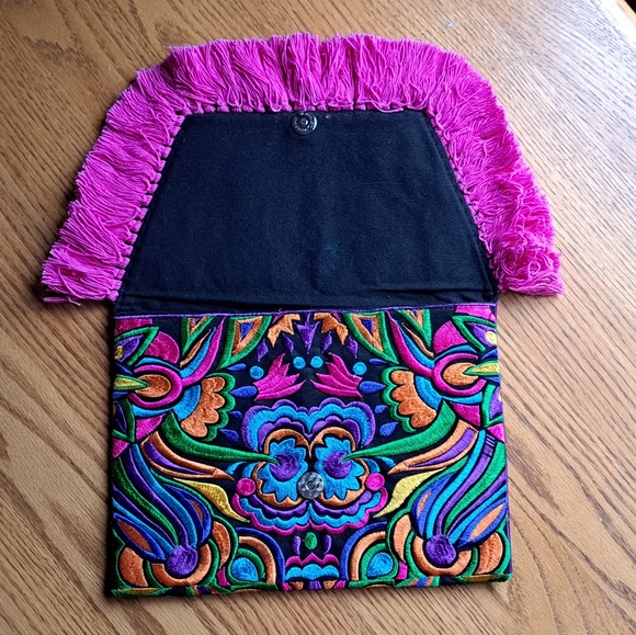 Embroidered clutch - Picture 3 of 4